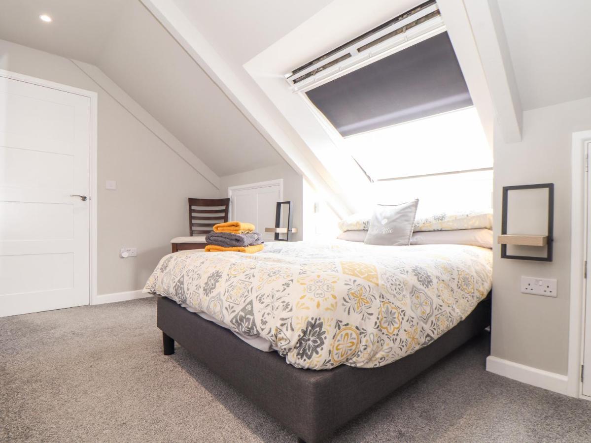The Attic Apartment เฮลสตัน ภายนอก รูปภาพ